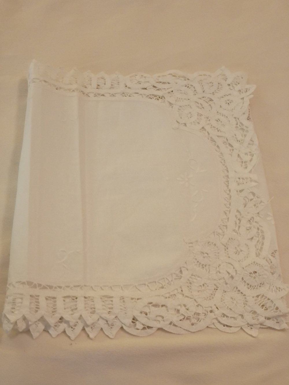 Vintage White Lace-Trim Decorative Linen Runner 15x50